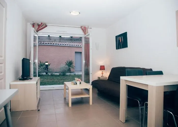 4 Personnes Avec Piscine Collective * Saint-Christol (Herault)